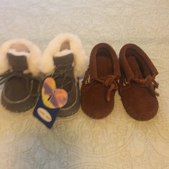 Baby Booties/shoes 2 pair - Picture 1 of 9